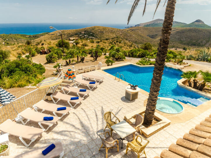 Unwind in Style - Elegant 5 Bedroom Villa,1658