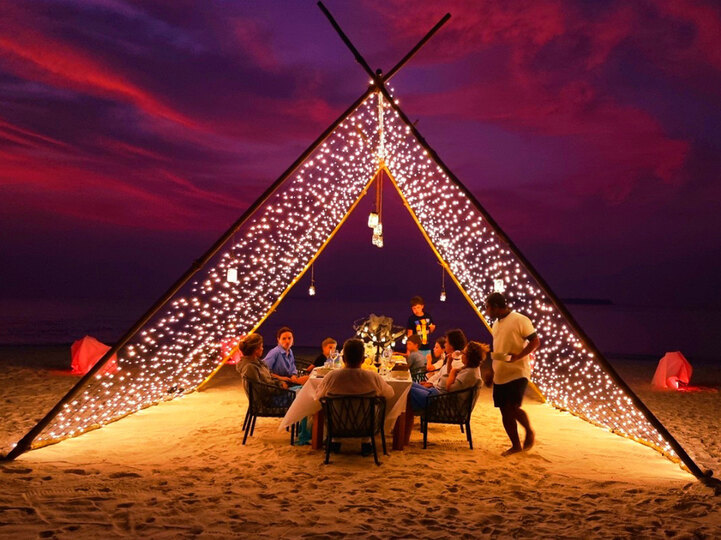 Private Escape in Baa Atoll,1006