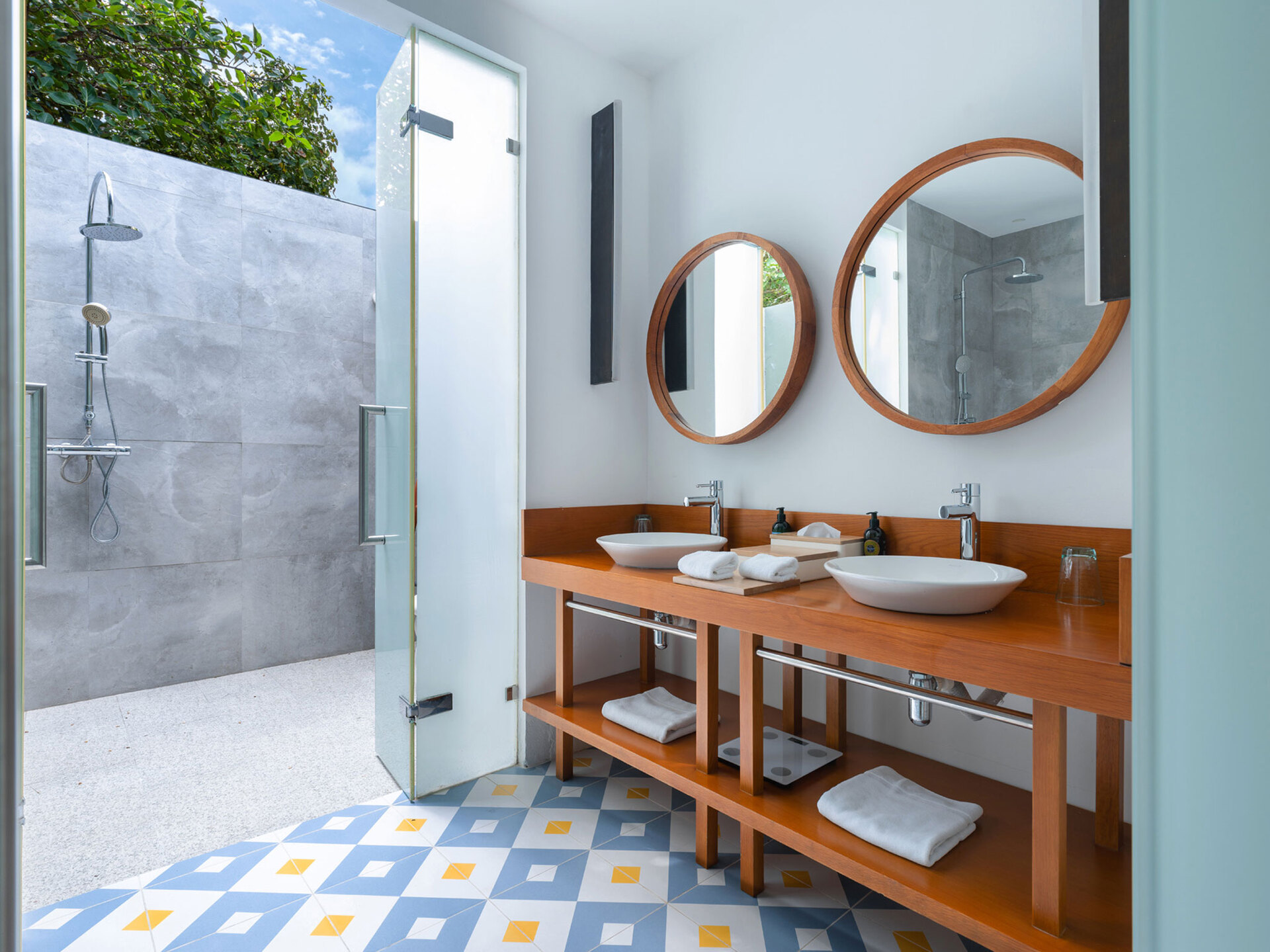 Elegant 4 Bedroom Villa in Paradise,1007
