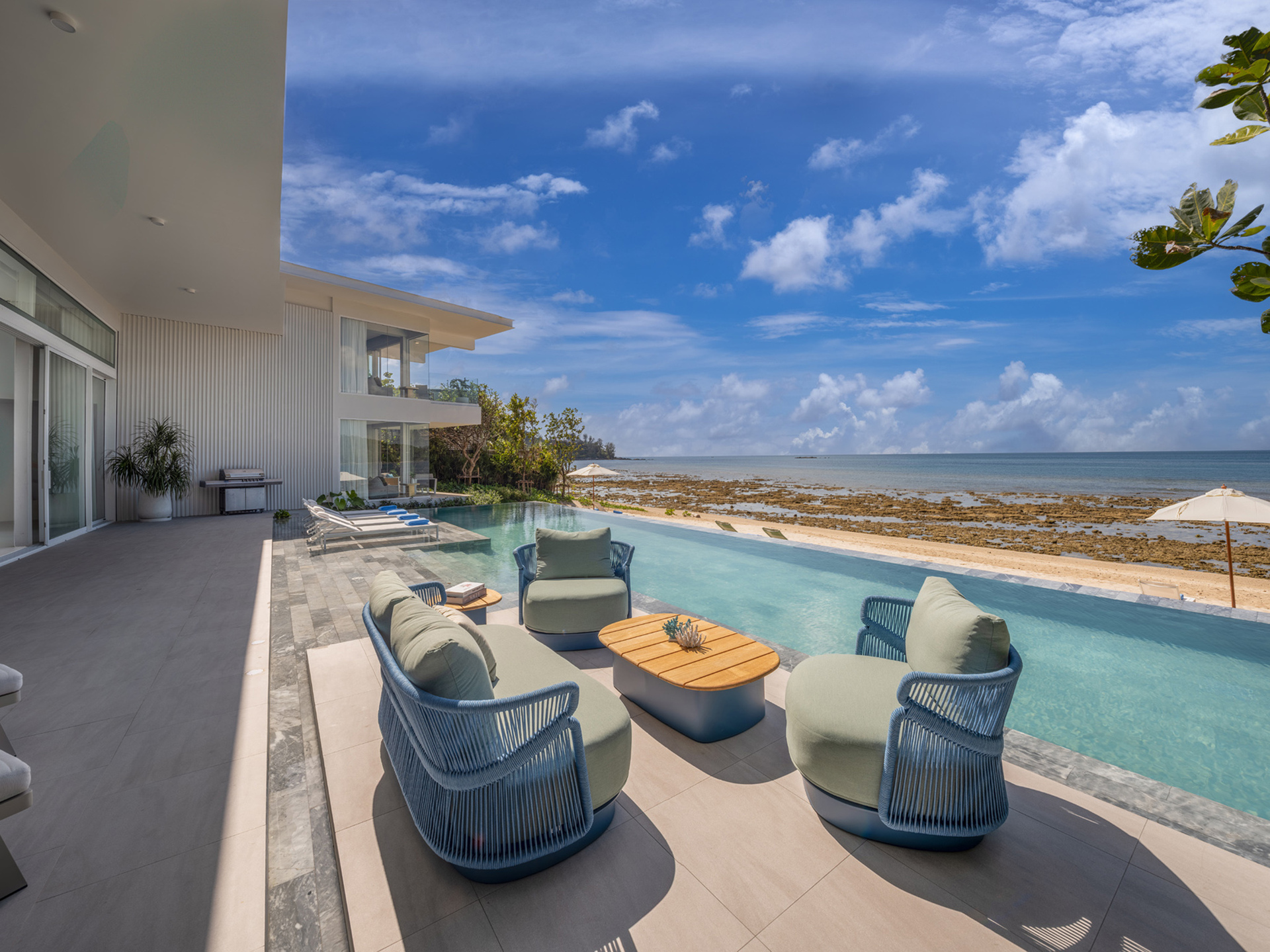 Villa Anda - Relaxing views from the pool