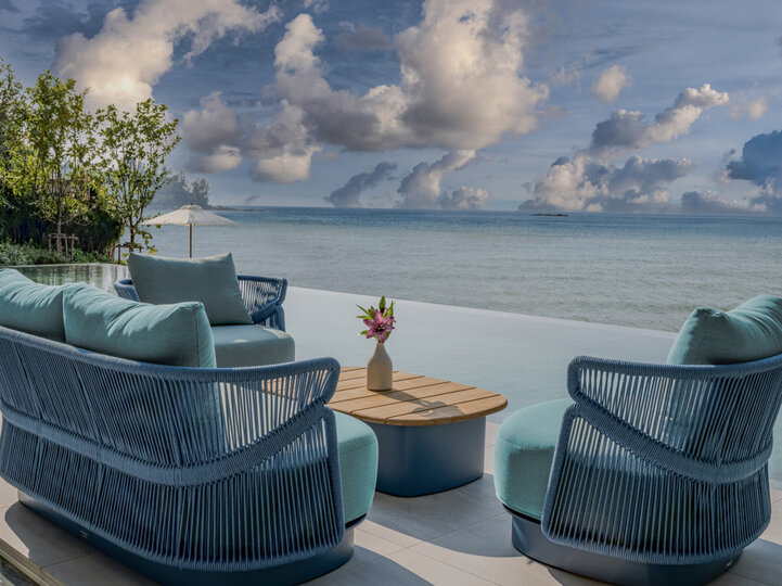 Villa Anda - Breezy pool deck dinette
