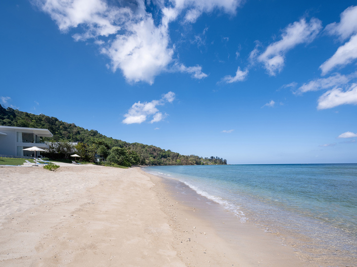 Villa Anda - Pristine swimming beach