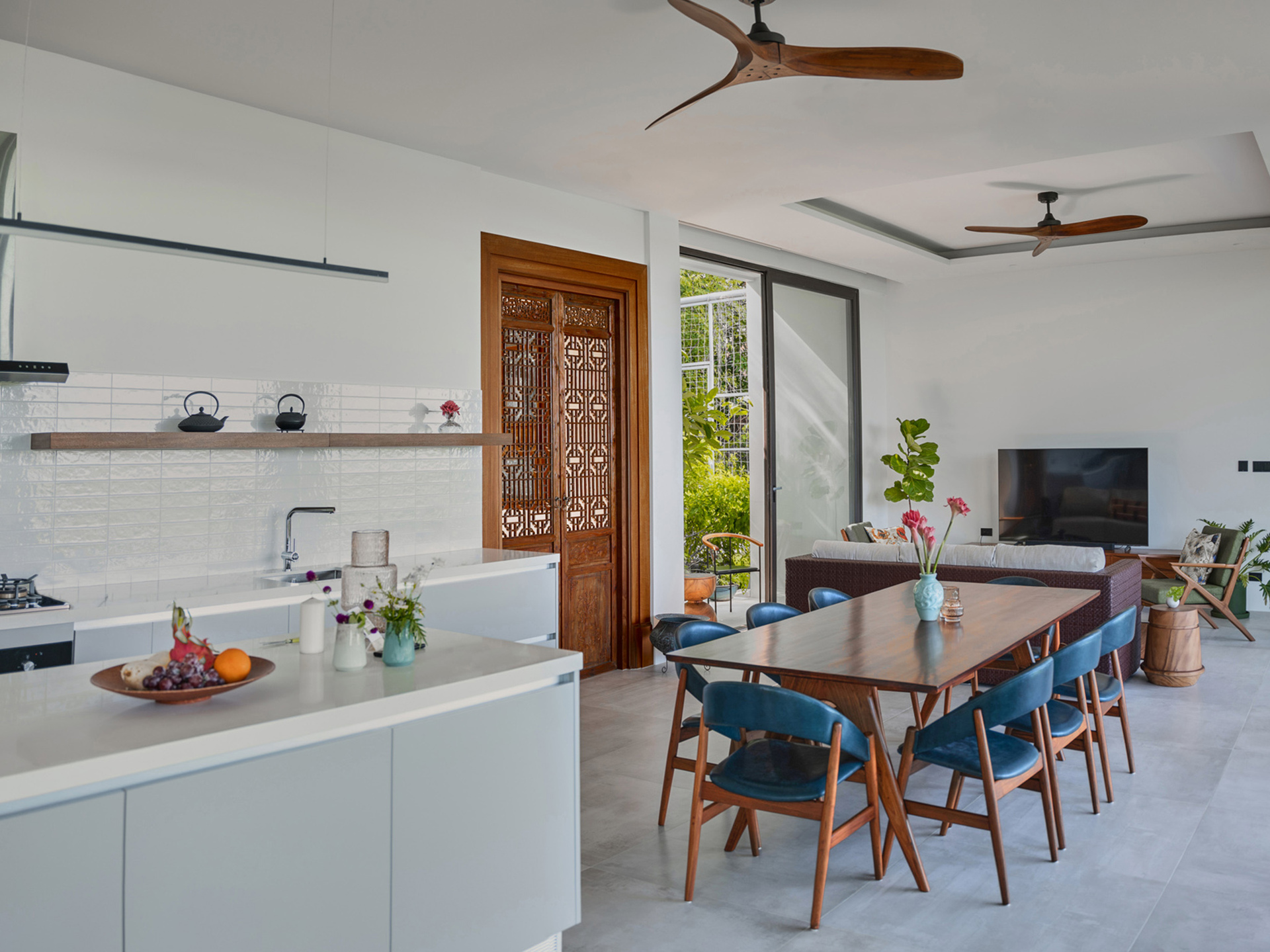 Amado Dining