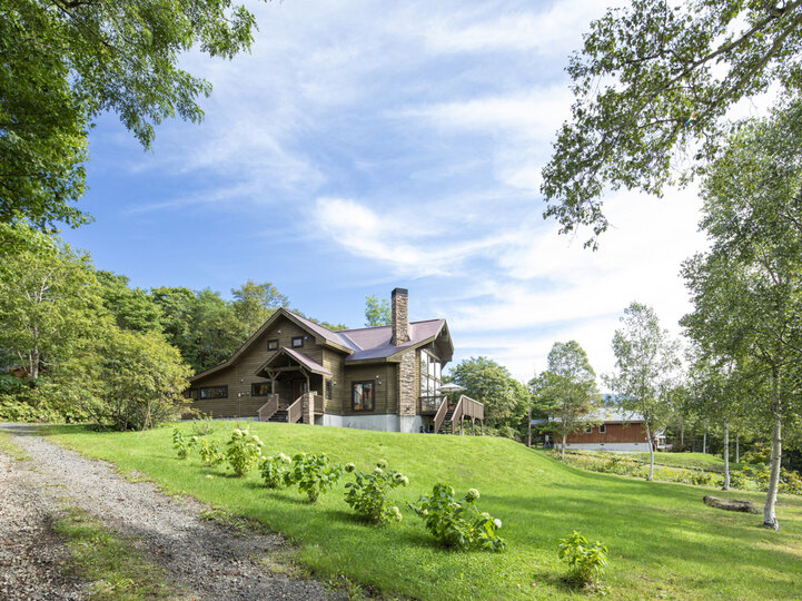 Four season chalet with beautiful garden