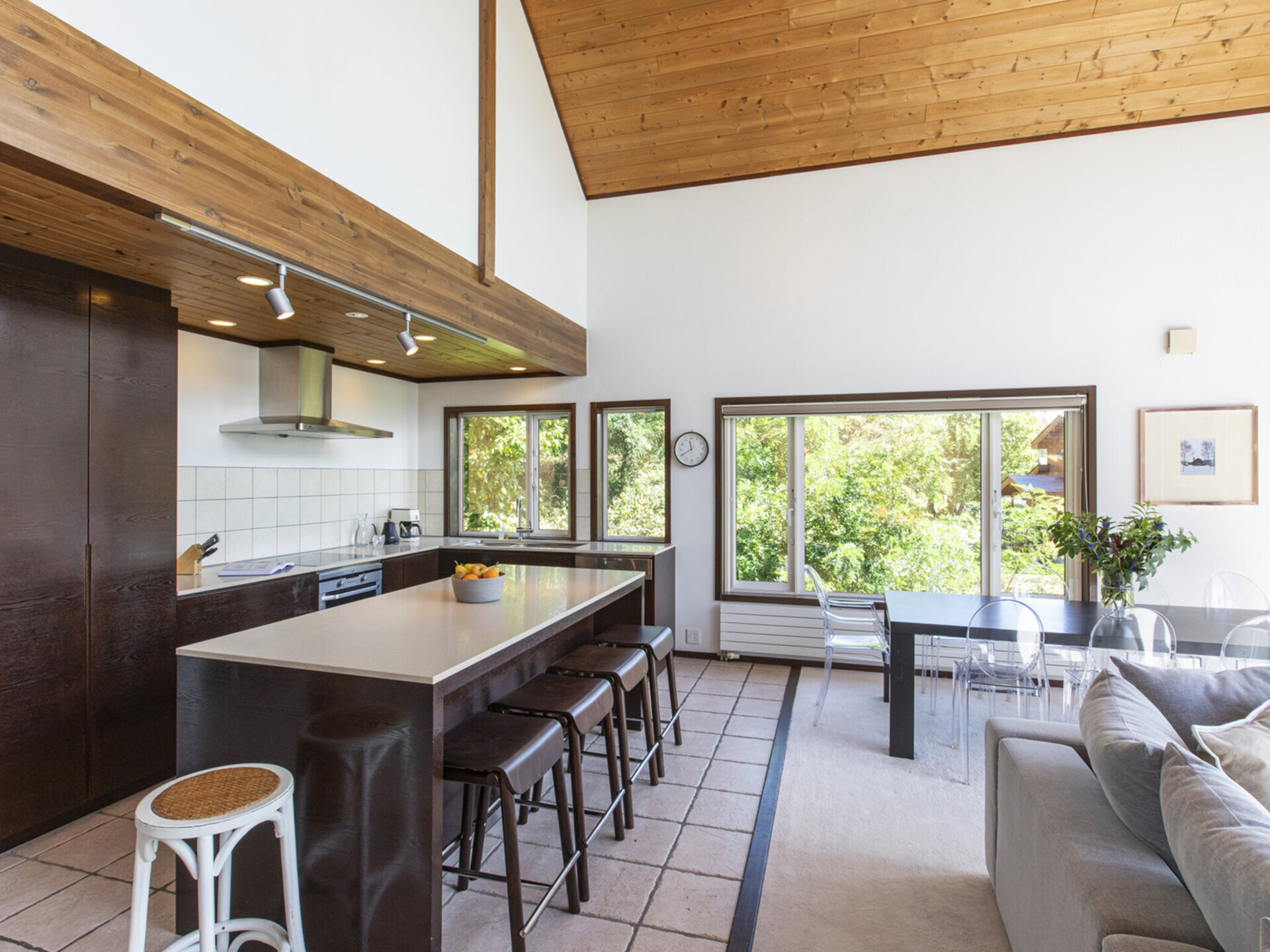 Casa La Mount  - Spacious kitchen dining area