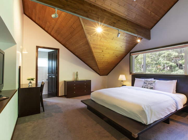 Casa La Mount  - Opulent master bedroom
