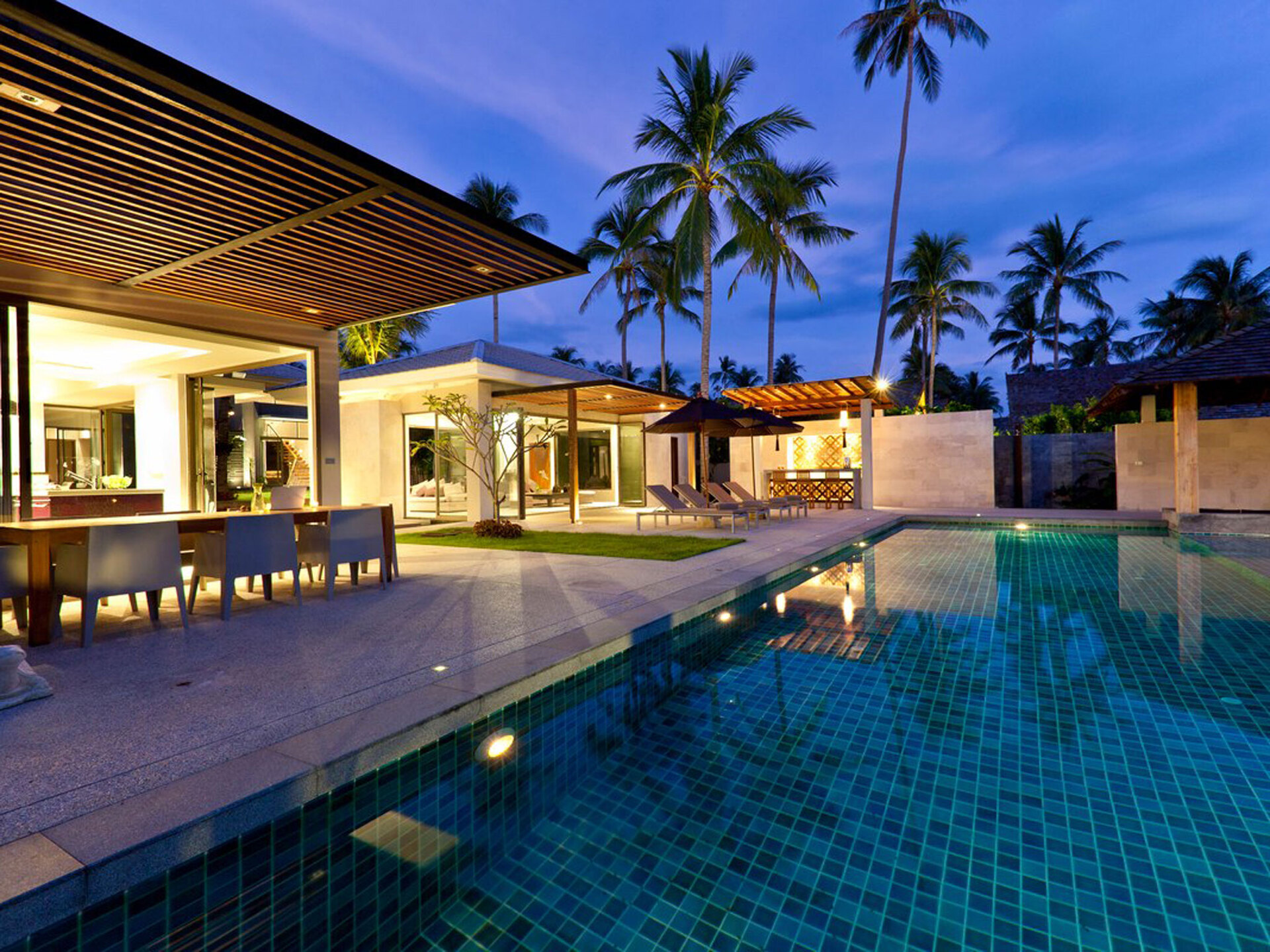 Inasia - Pool and barbecue area