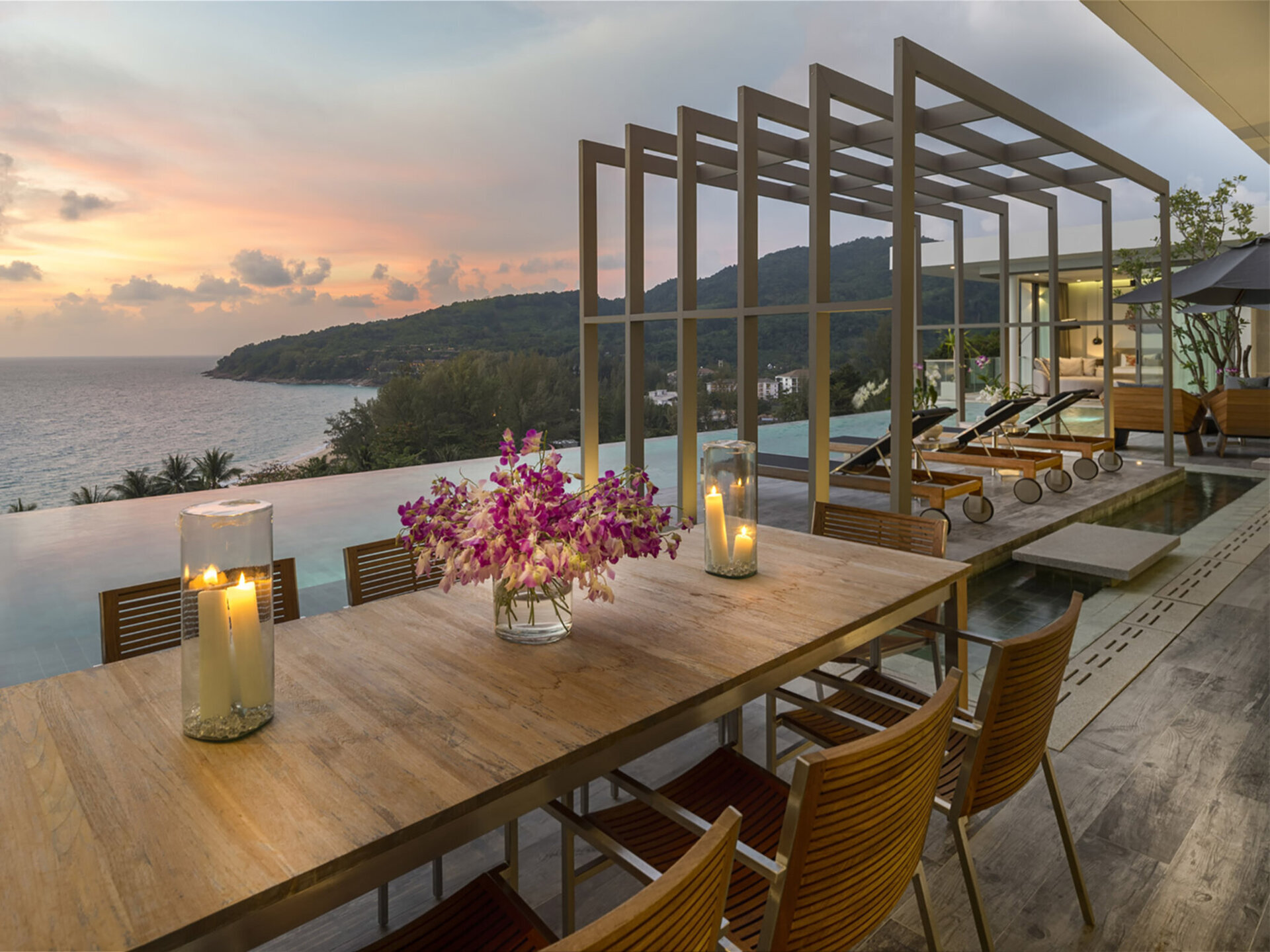 Malaiwana Penthouse - Outdoor dining by the pool