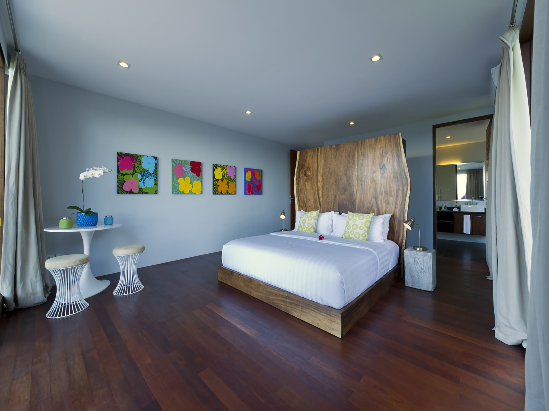 Upstairs guest bedroom