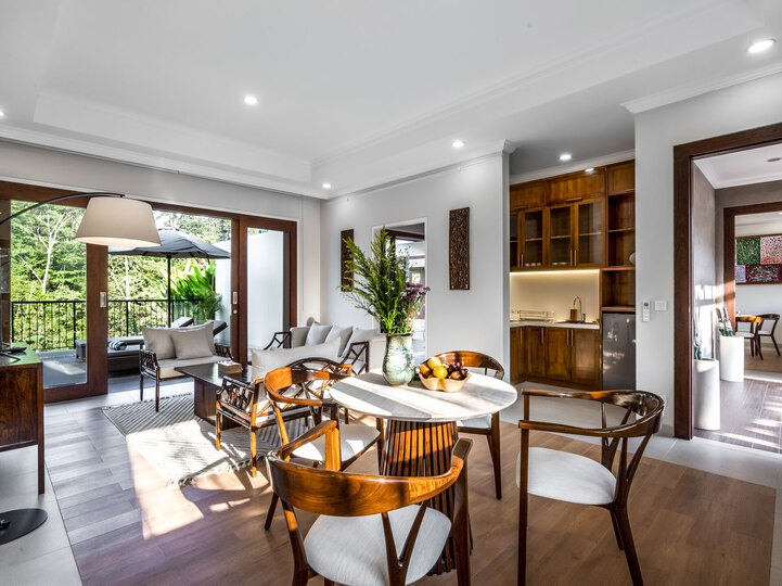 Pala Ubud - Villa Seraya A - Intimate living and dining spaces