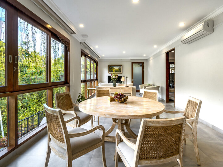 Pala Ubud - Villa Batur - Cosy living spaces overlooking the river