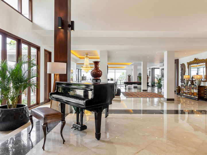 Tirtha Bayu Villa I - Grand piano