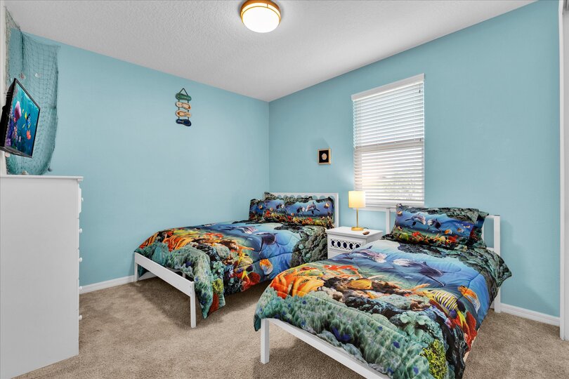 Twin/Double Bedroom 6 Upstairs
Shared Bathroom
Bed 6