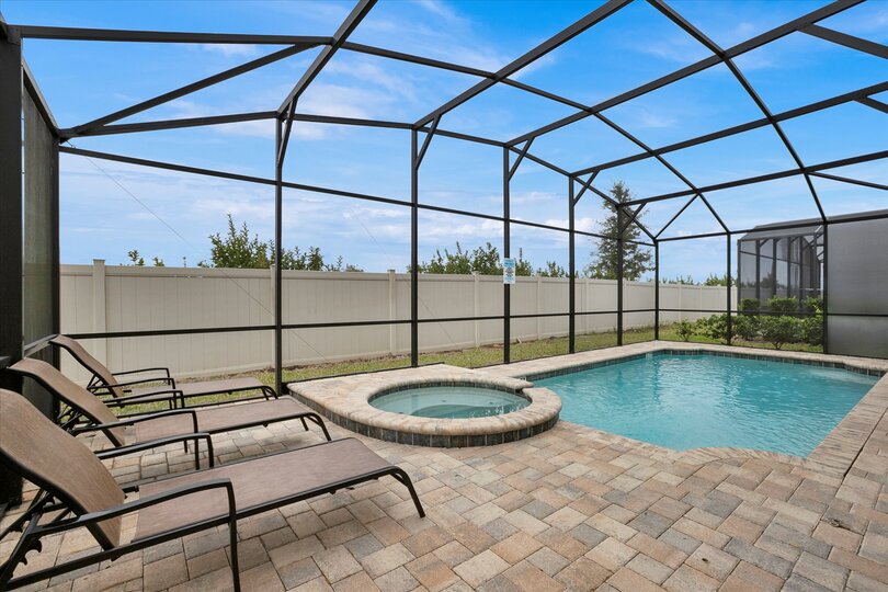 Spa/Pool (Angle)