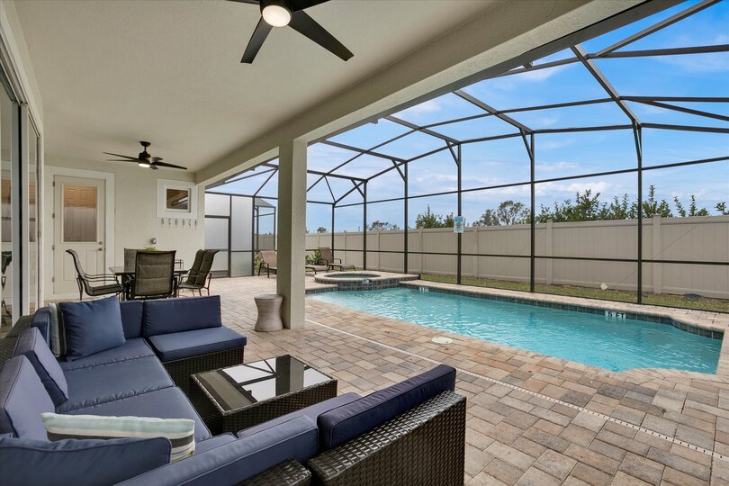 Patio Dining (Angle)