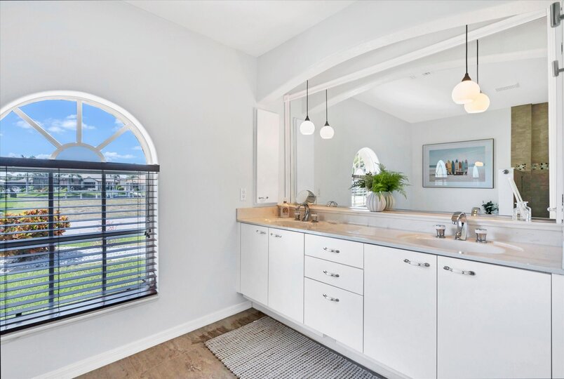 Ensuite features double vanities, walk-in shower and soaking tub