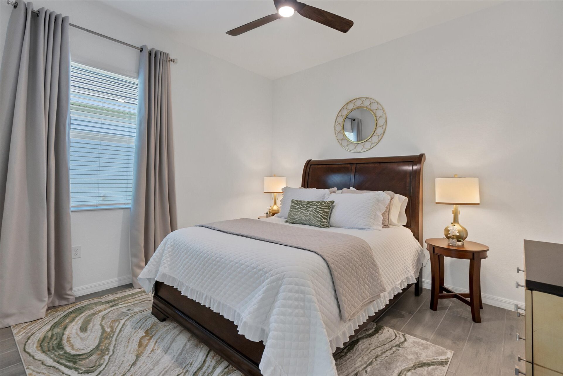 Guest bedroom 1 with queen bed