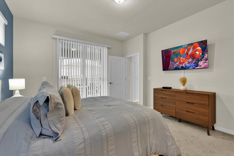 Master Queen Bedroom 1 (Angle)
50" smart TV
