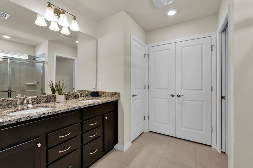 King Suite Bathroom 2 Upstairs
Shower