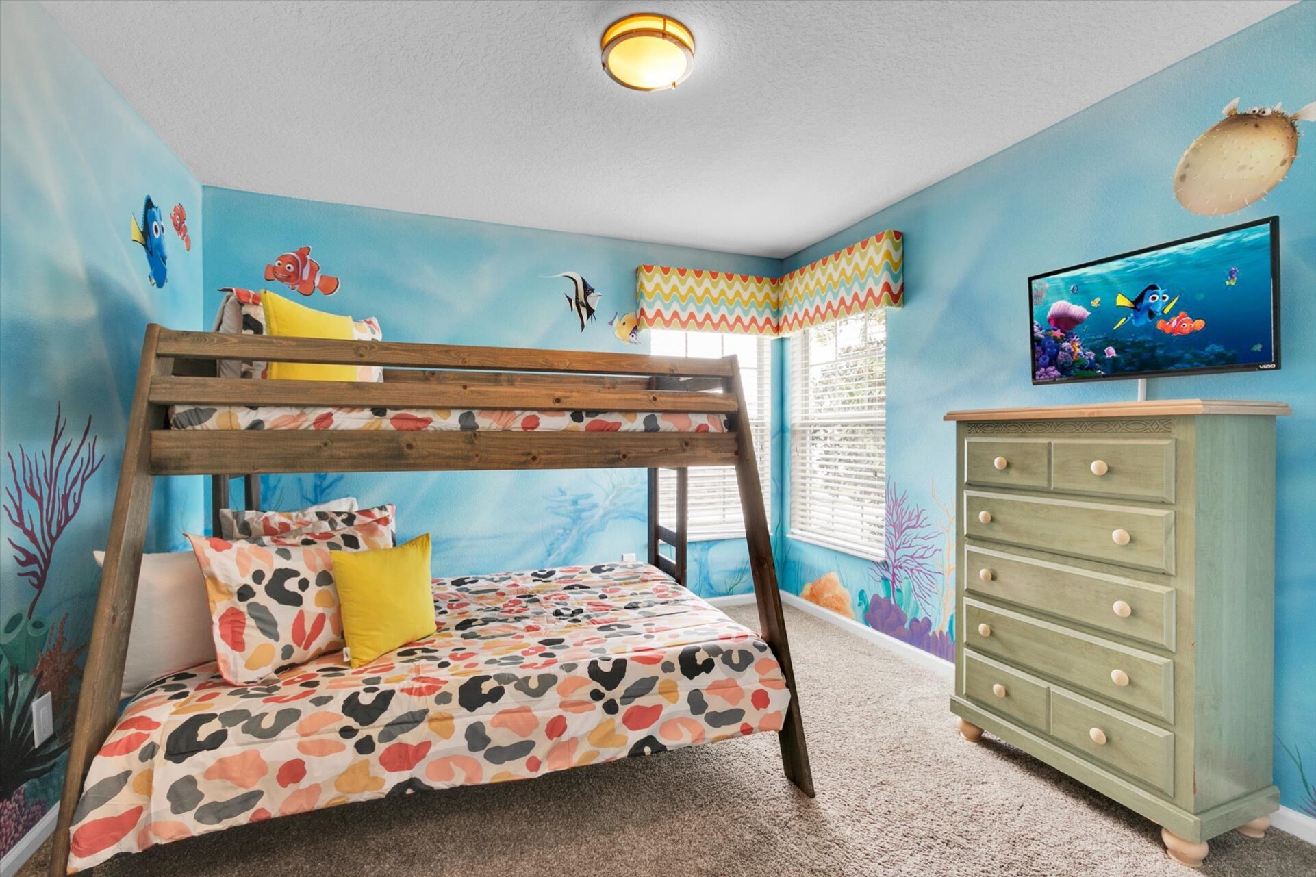 Twin/Double Bedroom 3, Upstairs
32" TV
Nemo Theme