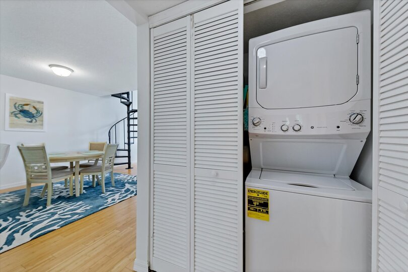 Stacked washer/dryer