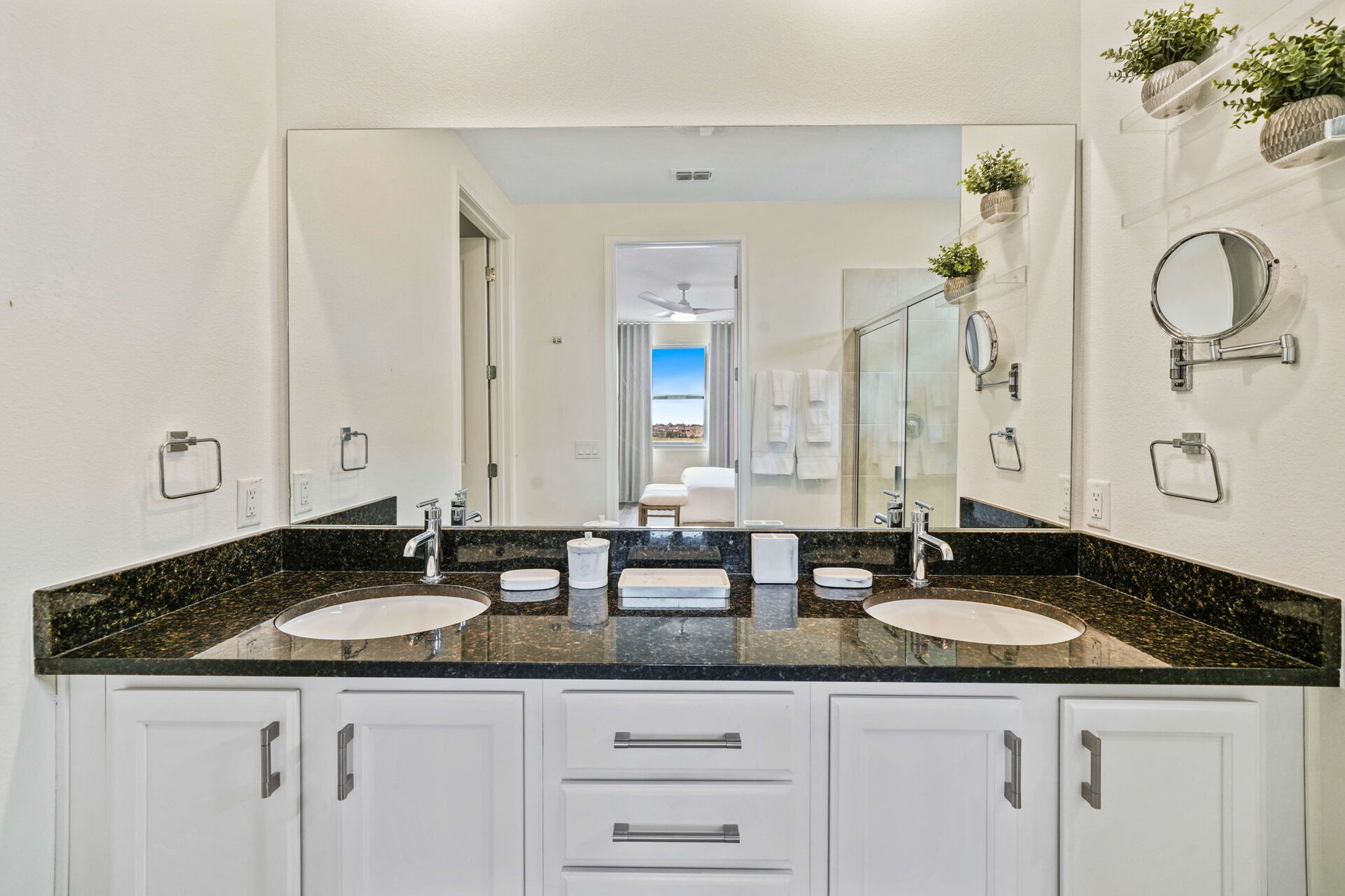 Chic and Stylish 4 Bedroom Haven in Reunion Resort