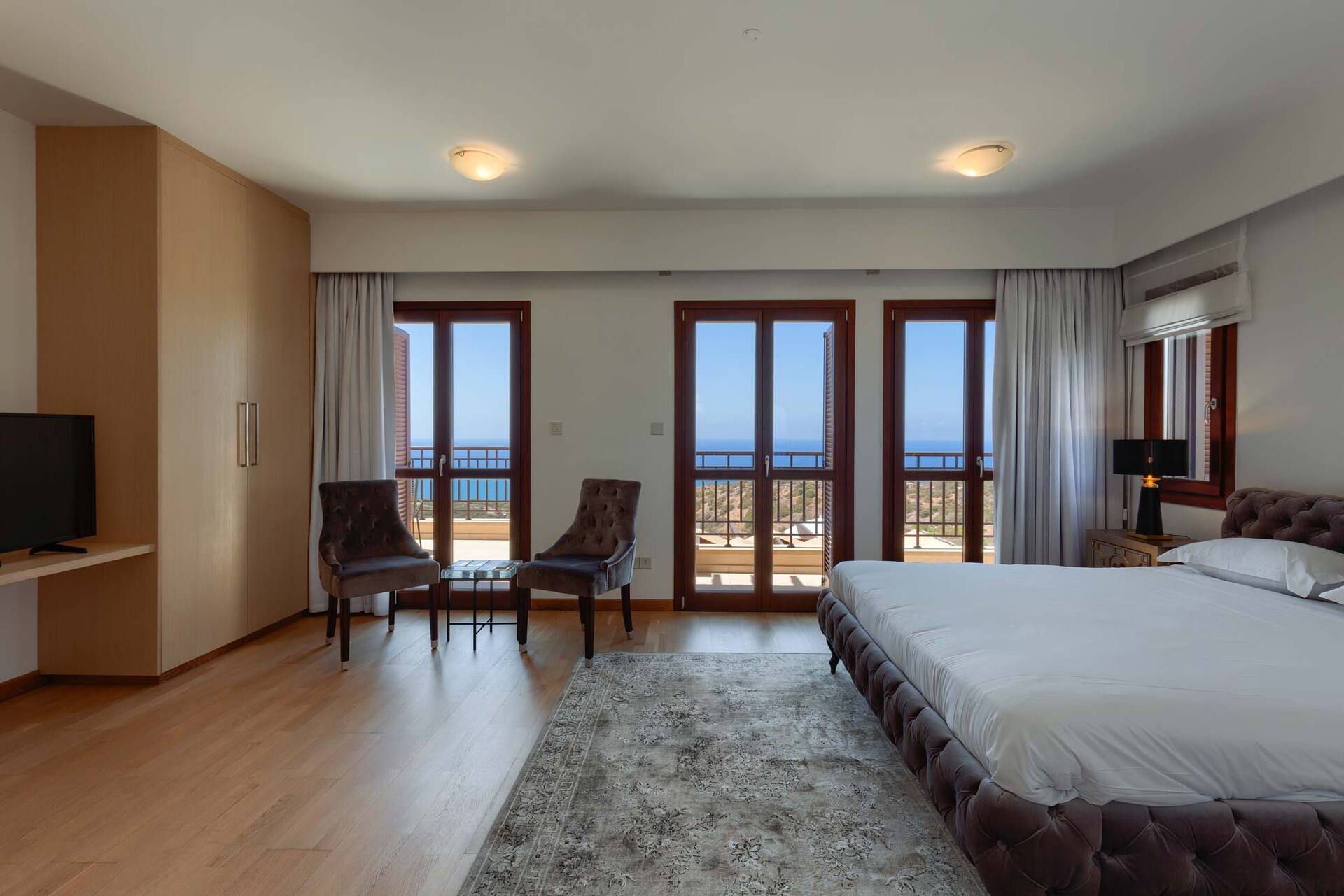 A Paradise of Luxury and Endless Sea Views