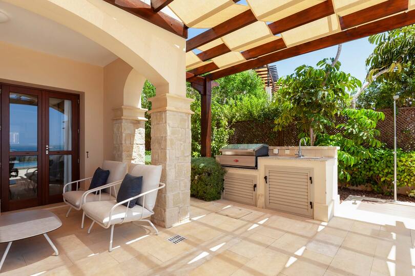 A Paradise of Luxury and Endless Sea Views
