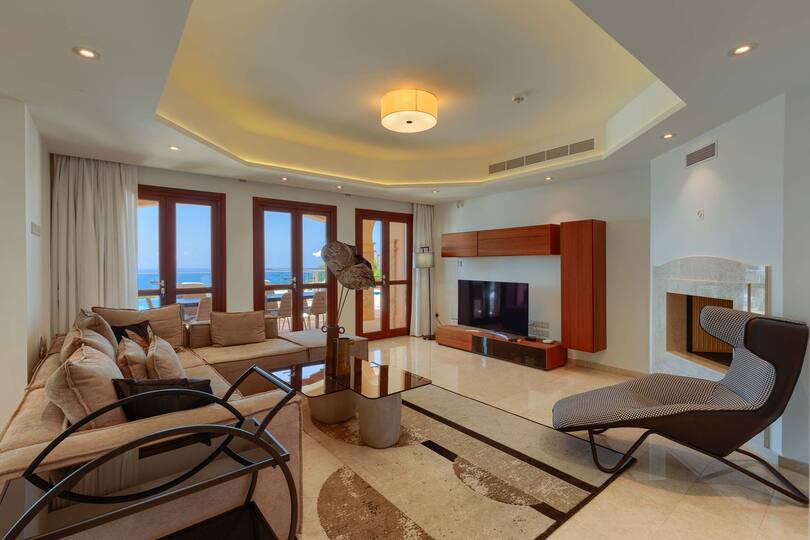 A Paradise of Luxury and Endless Sea Views