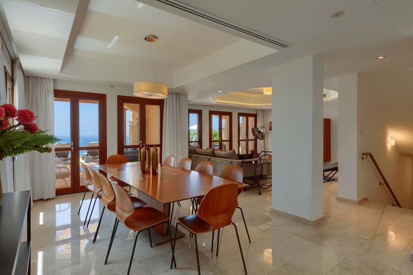 A Paradise of Luxury and Endless Sea Views
