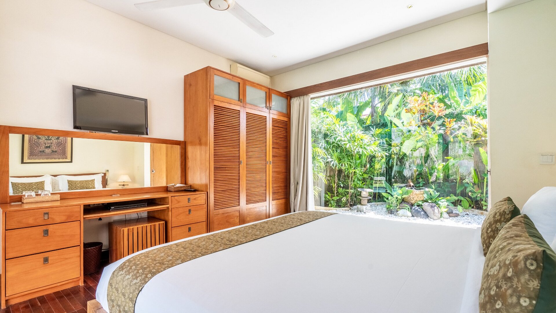 Rent Your Own 5 Star Private Villa in Seminyak at the Best Price, Bali Villa 2246