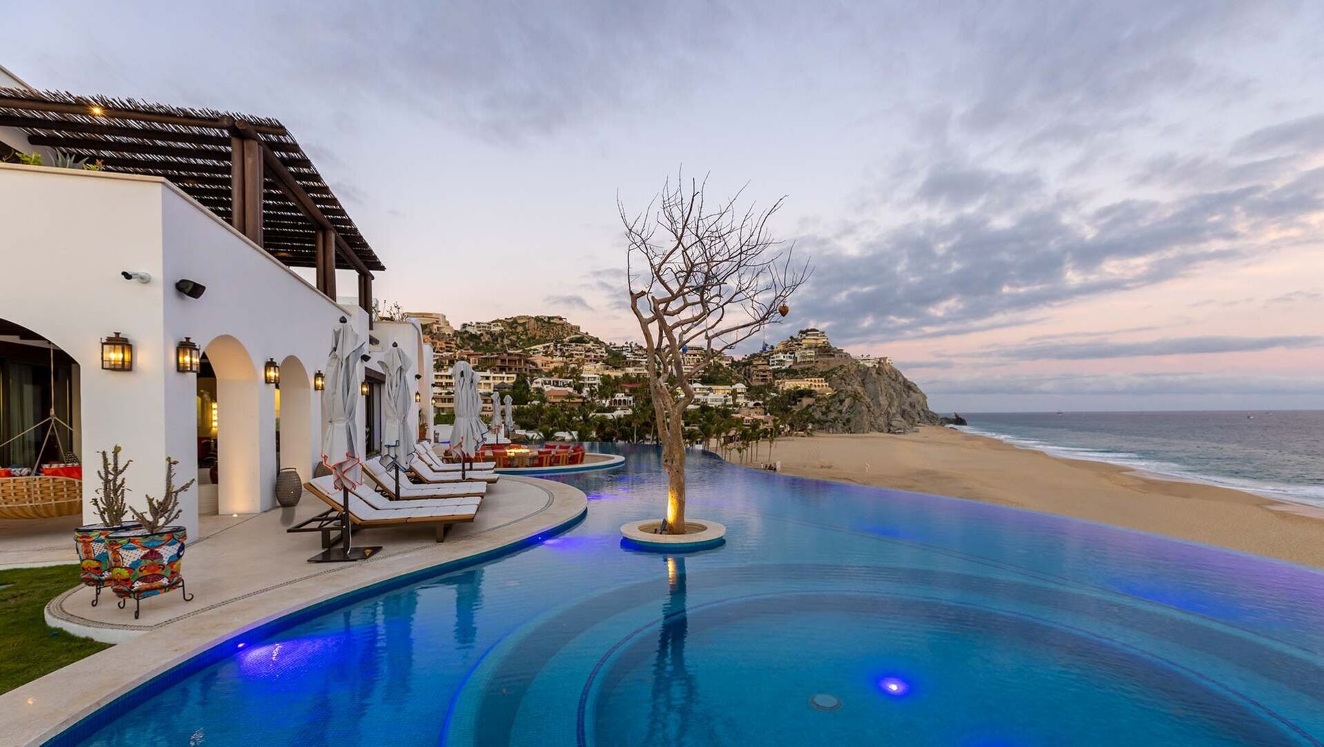 Experience Unmatched Luxury at Cabo San Lucas Villa 1055