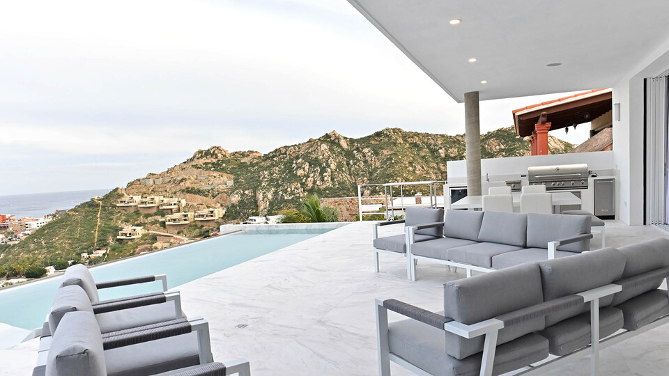 Indulge in Opulence at Cabo San Lucas Villa 1056 - Luxury Redefined