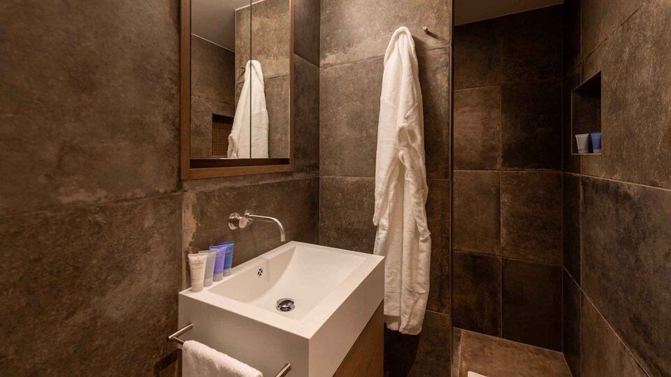 Experience Luxury with Mountain View, Valais Chalet 1395