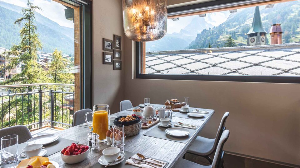 Experience Luxury with Mountain View, Valais Chalet 1395