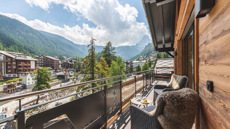 Experience Luxury with Mountain View, Valais Chalet 1395