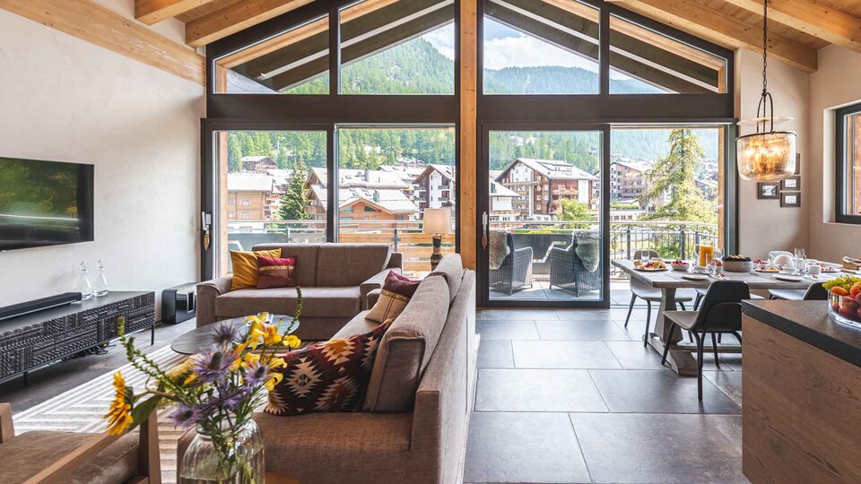 Experience Luxury with Mountain View, Valais Chalet 1395