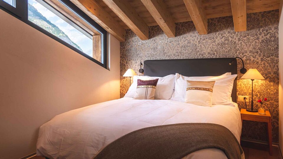 Experience Luxury with Mountain View, Valais Chalet 1395