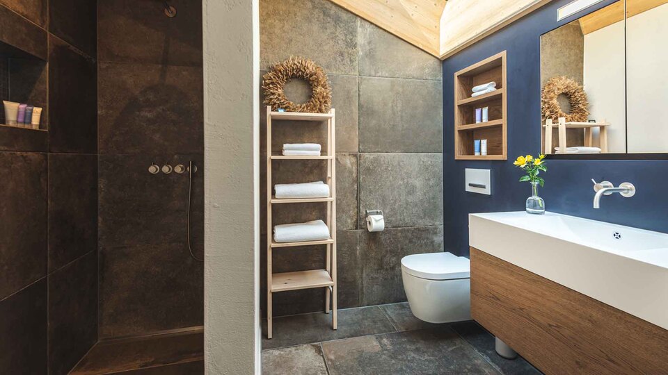 Experience Luxury with Mountain View, Valais Chalet 1395