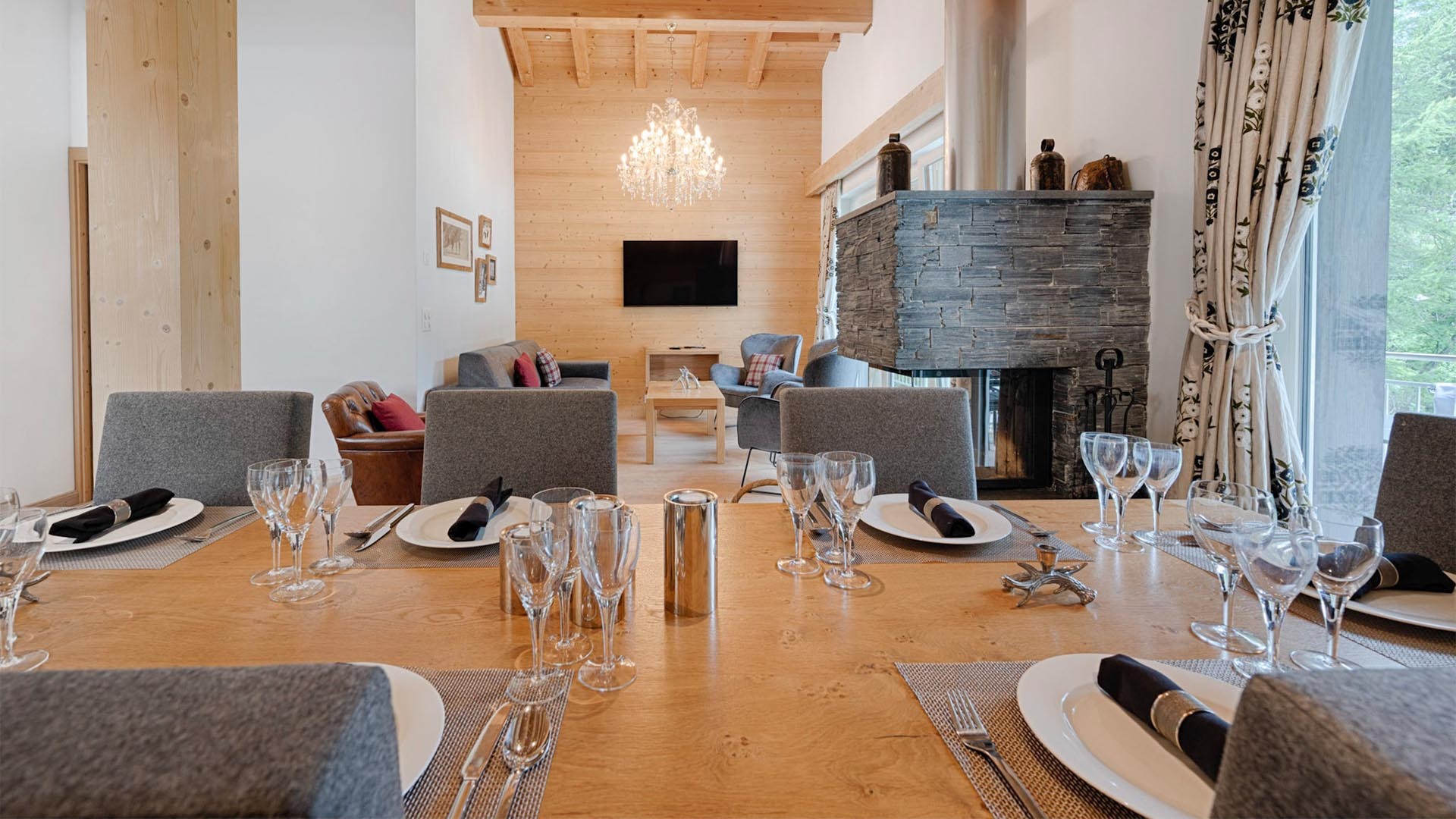 Ski-In/Ski-Out Luxury with Stunning Views, Valais Apartment 1396
