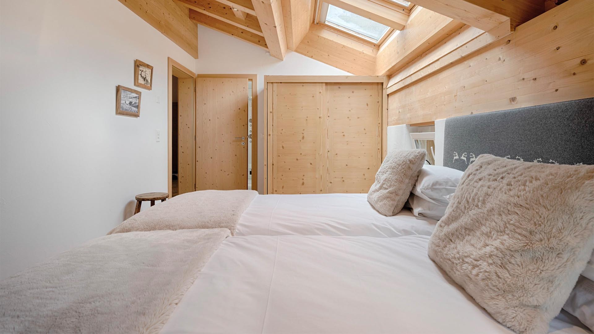 Ski-In/Ski-Out Luxury with Stunning Views, Valais Apartment 1396