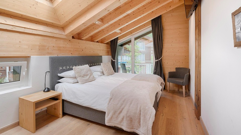 Ski-In/Ski-Out Luxury with Stunning Views, Valais Apartment 1396
