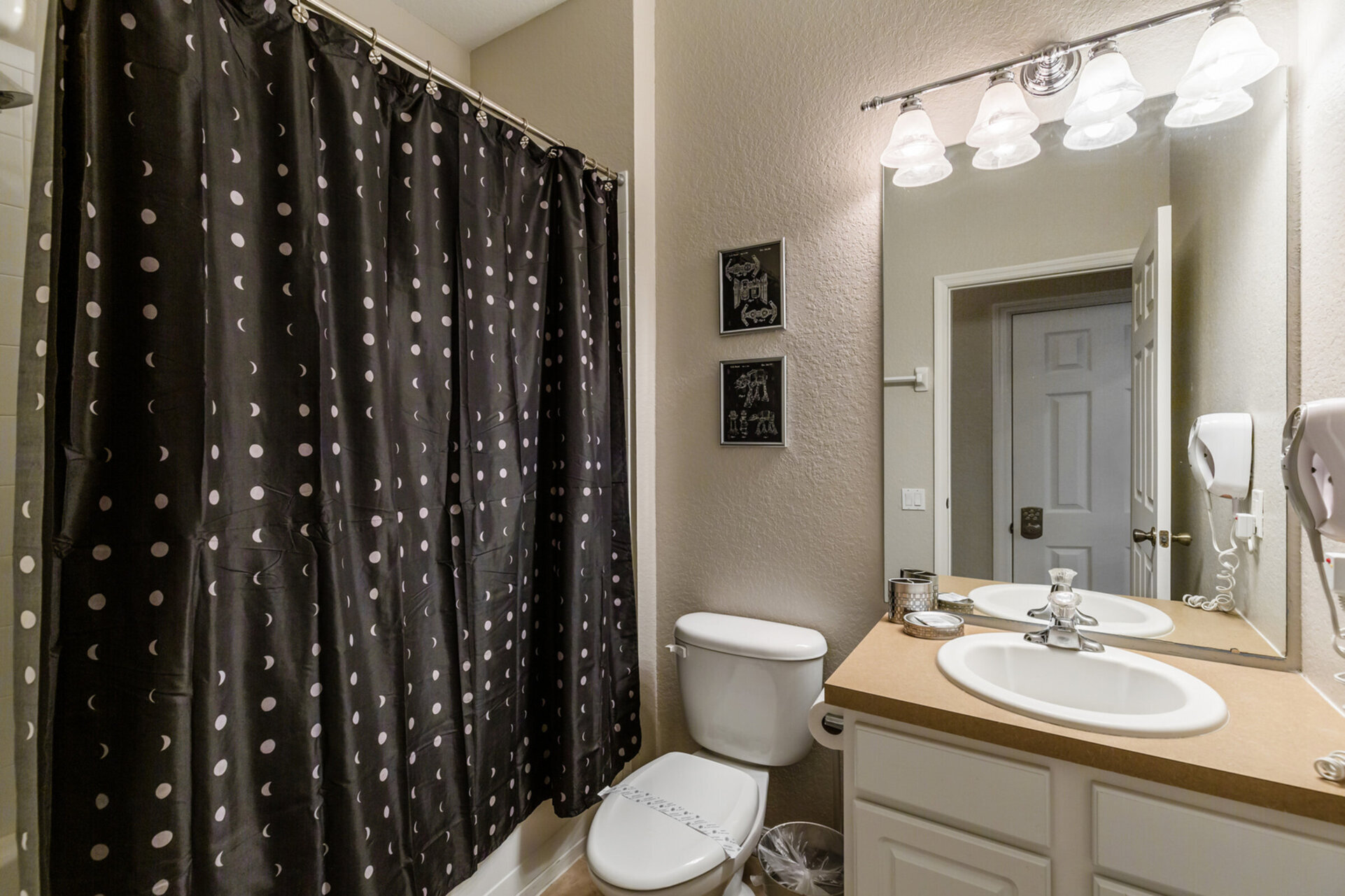En-suite bathroom