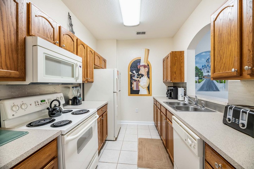 Prepare delicious meals in the fully equipped kitchen