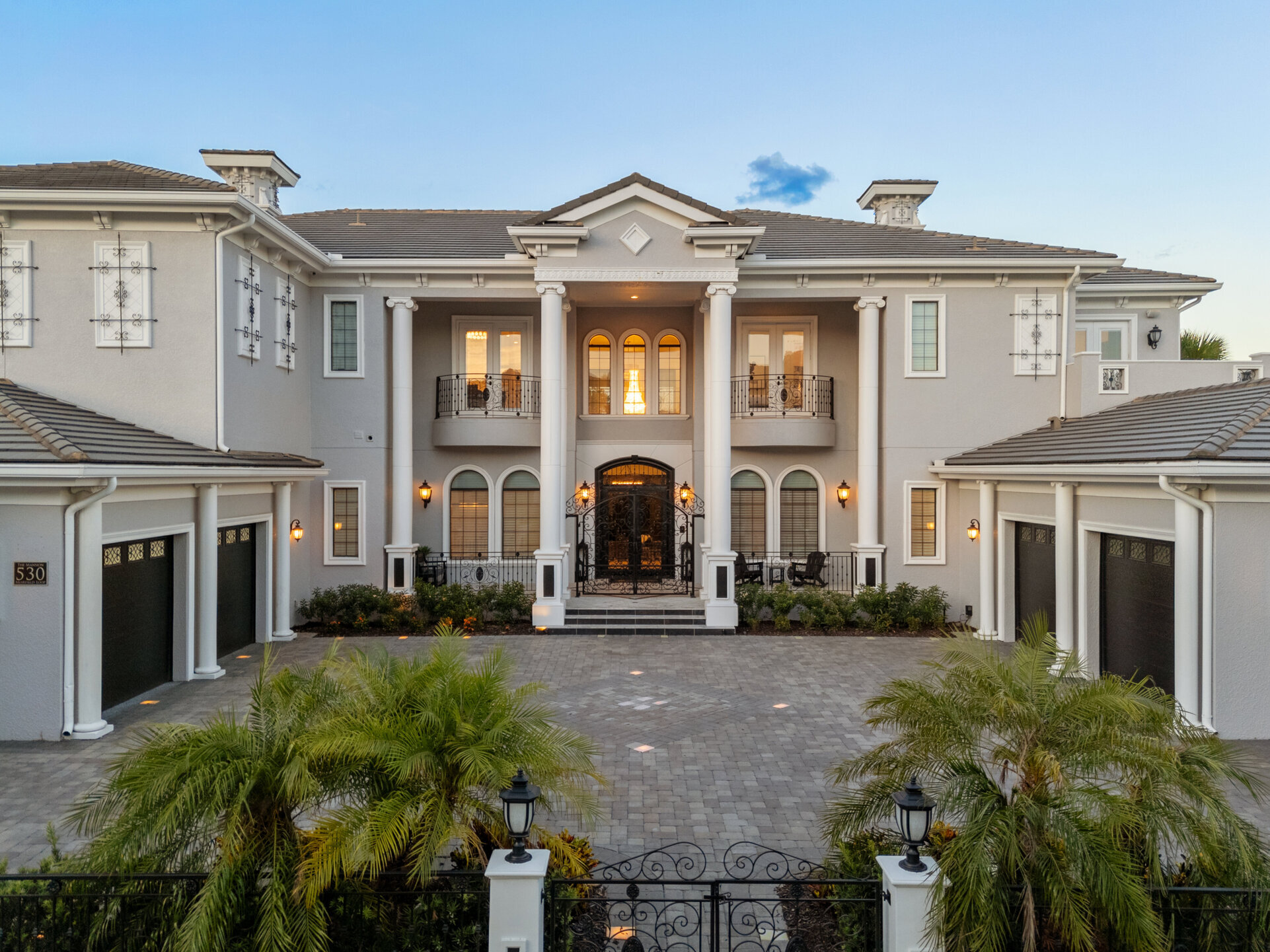 5 Star Villa Dominion – A Commanding Luxury Estate