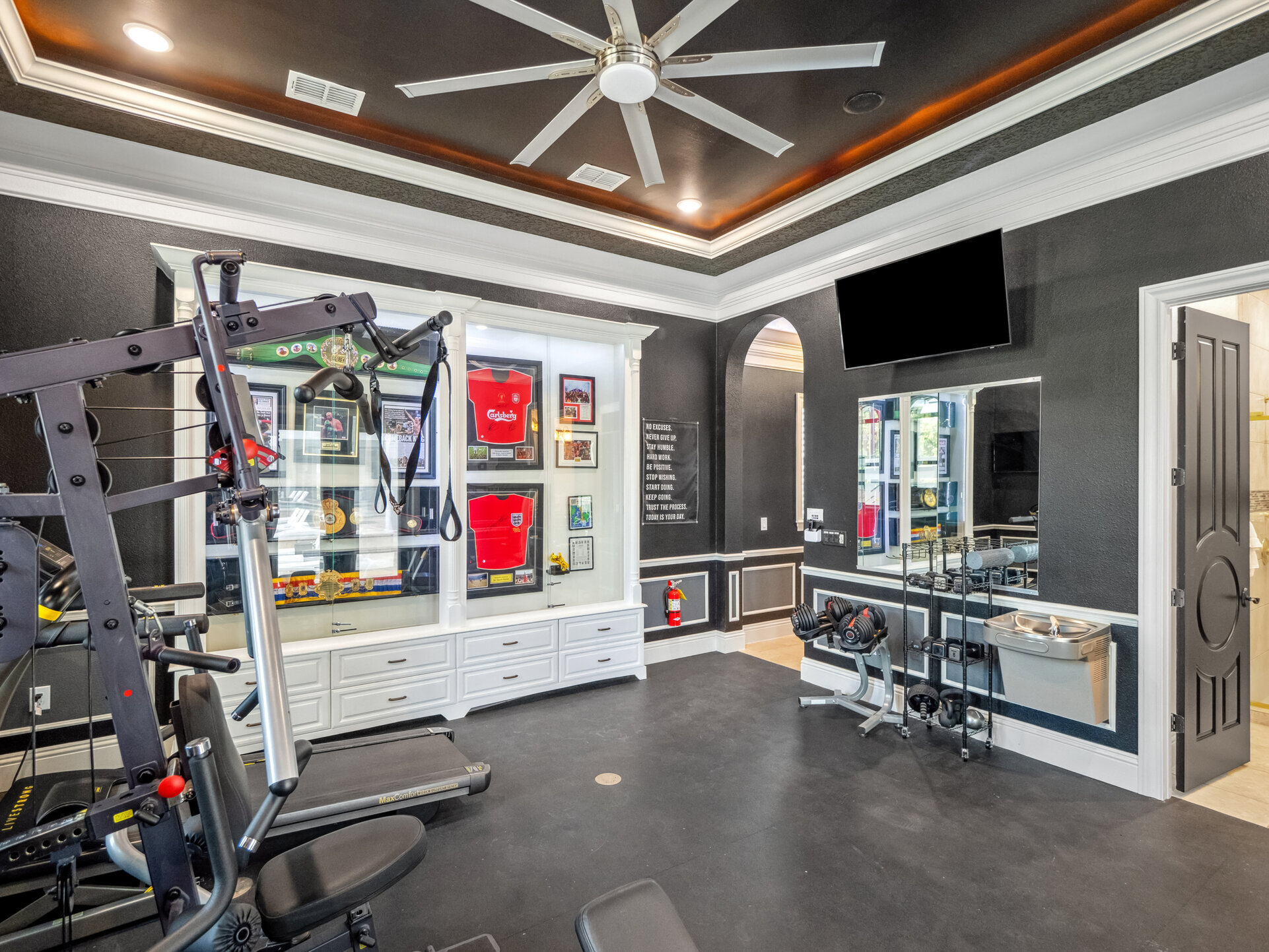 5 Star Villa Dominion – A Commanding Luxury Estate