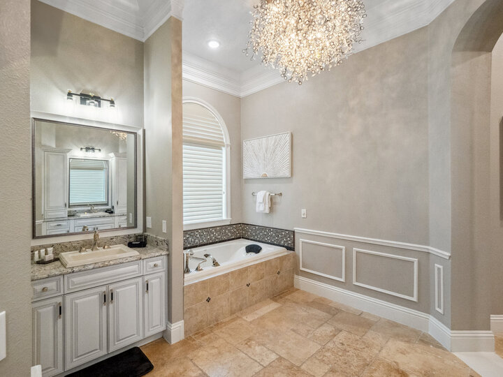 5 Star Villa Dominion – A Commanding Luxury Estate