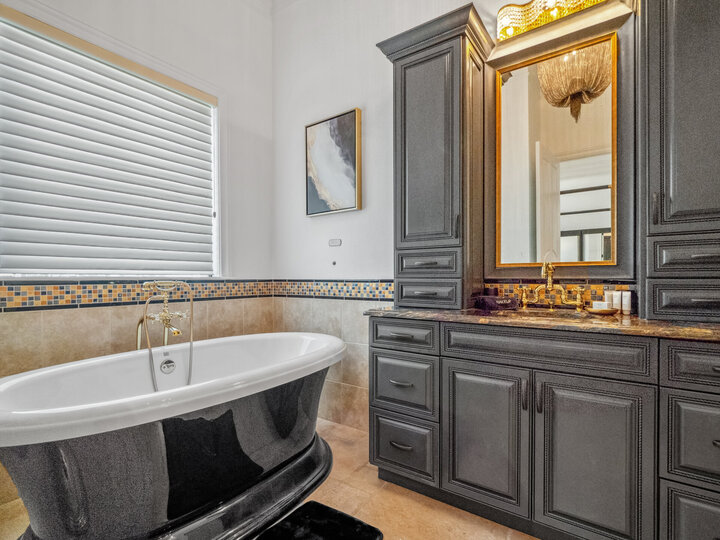 5 Star Villa Dominion – A Commanding Luxury Estate