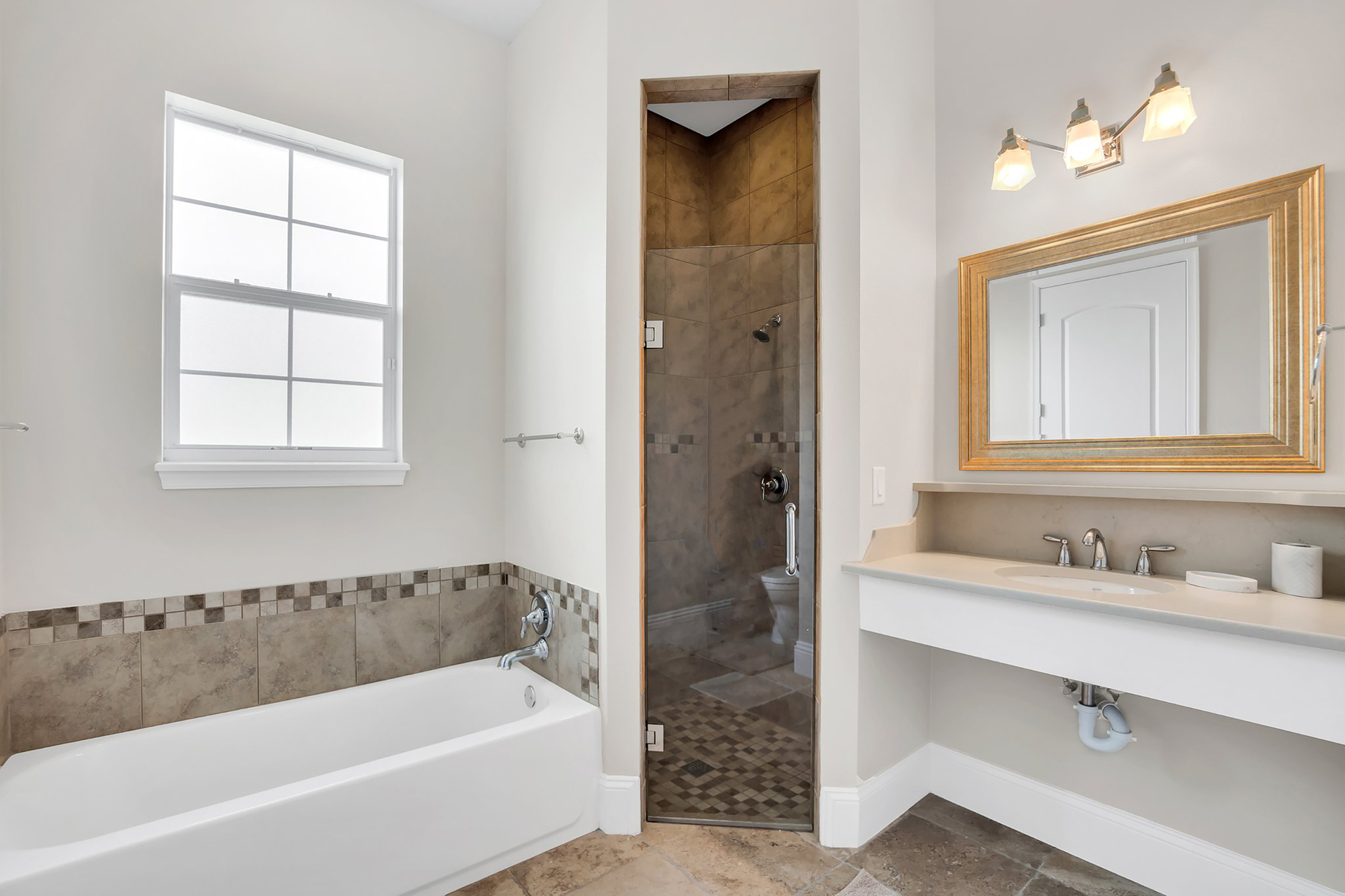 The en-suite includes a walk in shower and garden tub