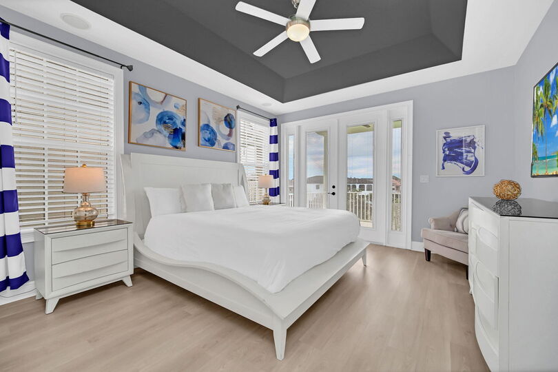 Head upstairs to the Master Suite with a King sized bed